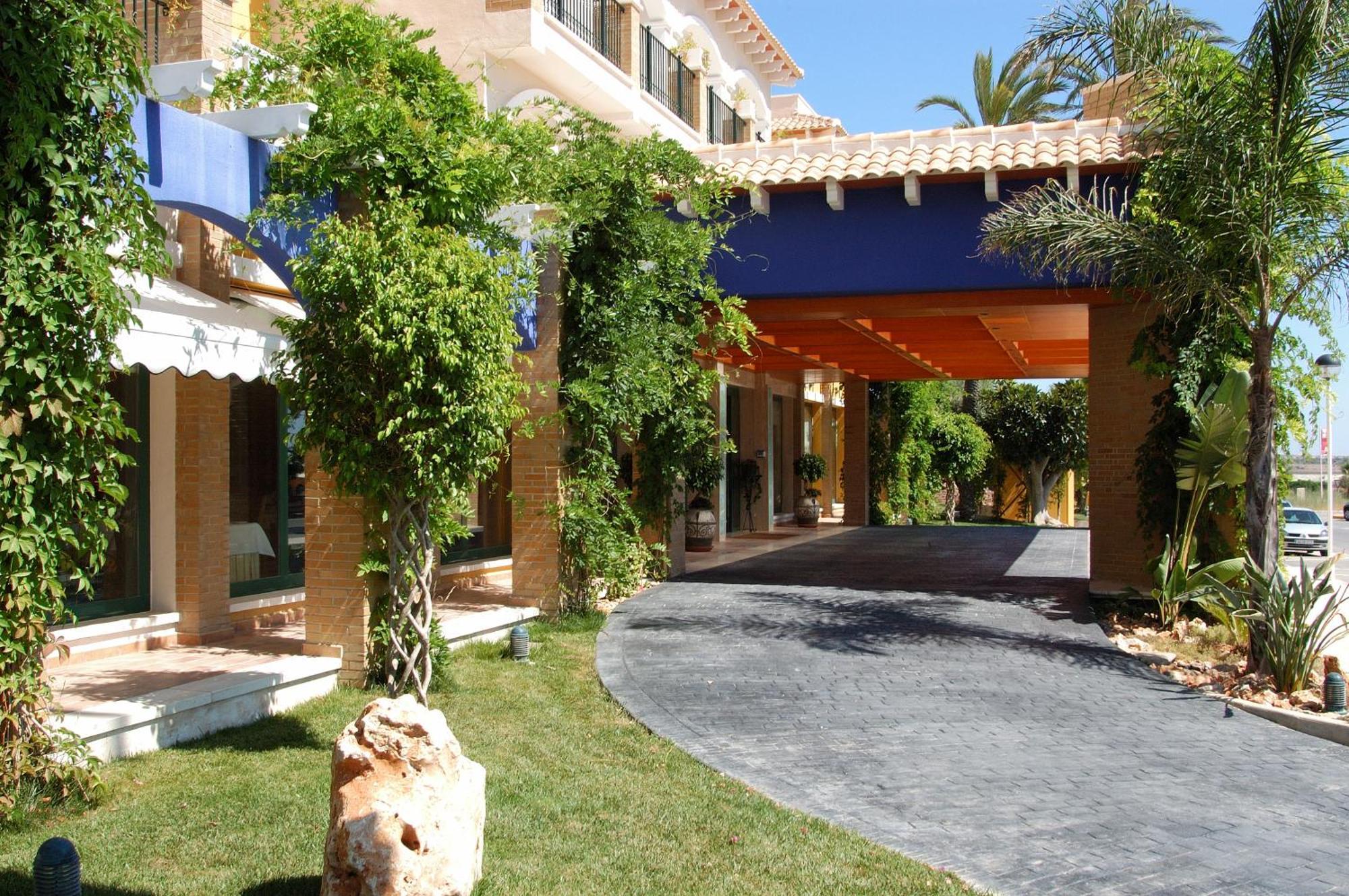 Hotel La Laguna Spa & Golf Торевьиа Экстерьер фото